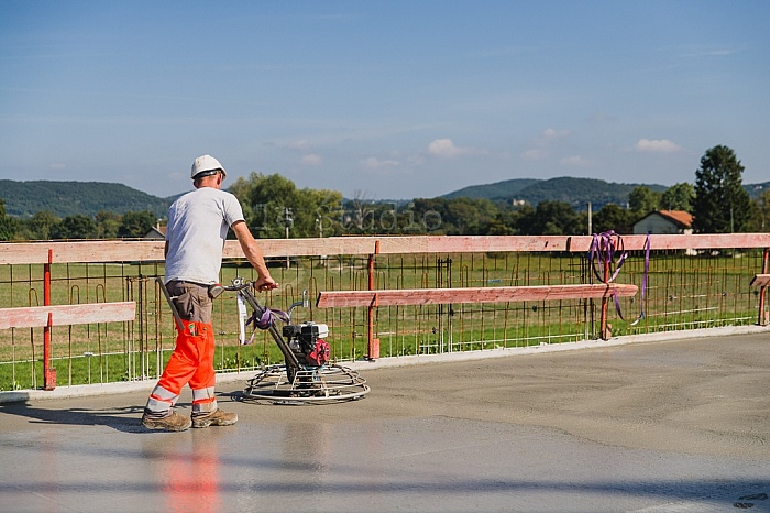 Comment faire le surfaçage du béton?