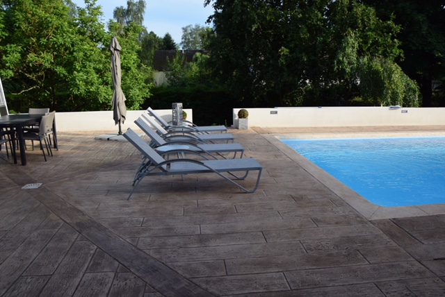 terrasse béton imprimé imitation bois