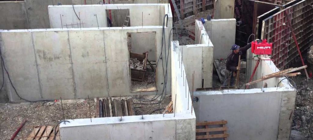 murs d'une maison en béton banché