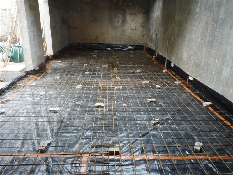 film polyane et armatures pour la dalle en interieur de la maison