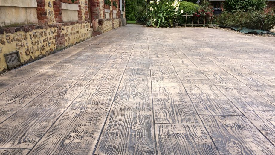 Béton imitation bois pour une terrasse exterieure
