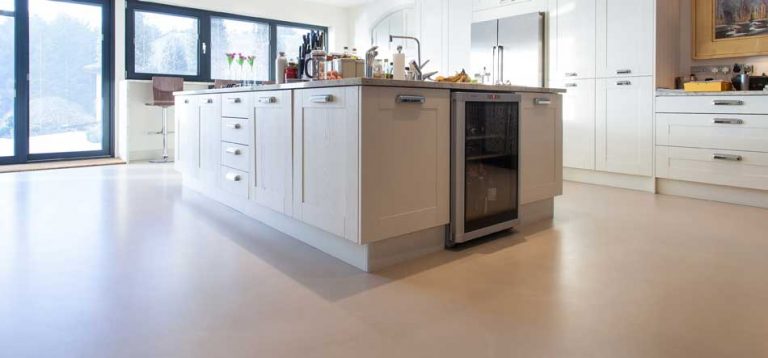 Revêtement de sol pour la cuisine: Prix, Pose, Types - PaveBéton