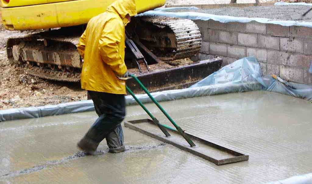 Couler du béton par temps de pluie, est-ce possible?