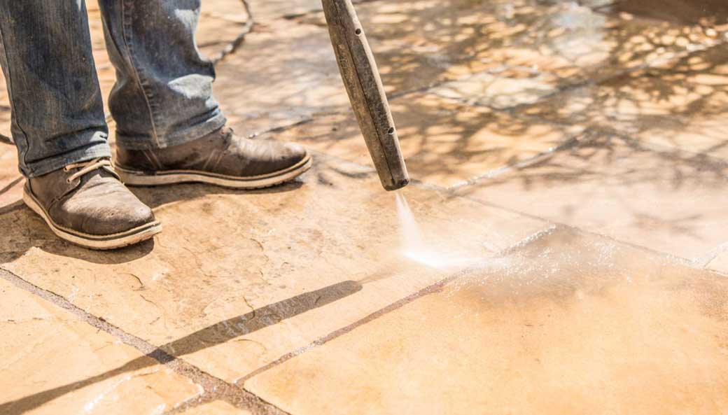 Comment bien Nettoyer une terrasse en pierre?