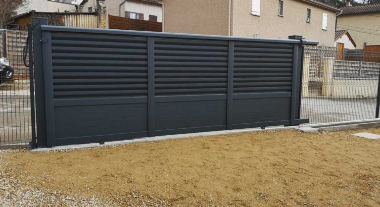 Comment réaliser un seuil de portail coulissant en béton? - PaveBéton