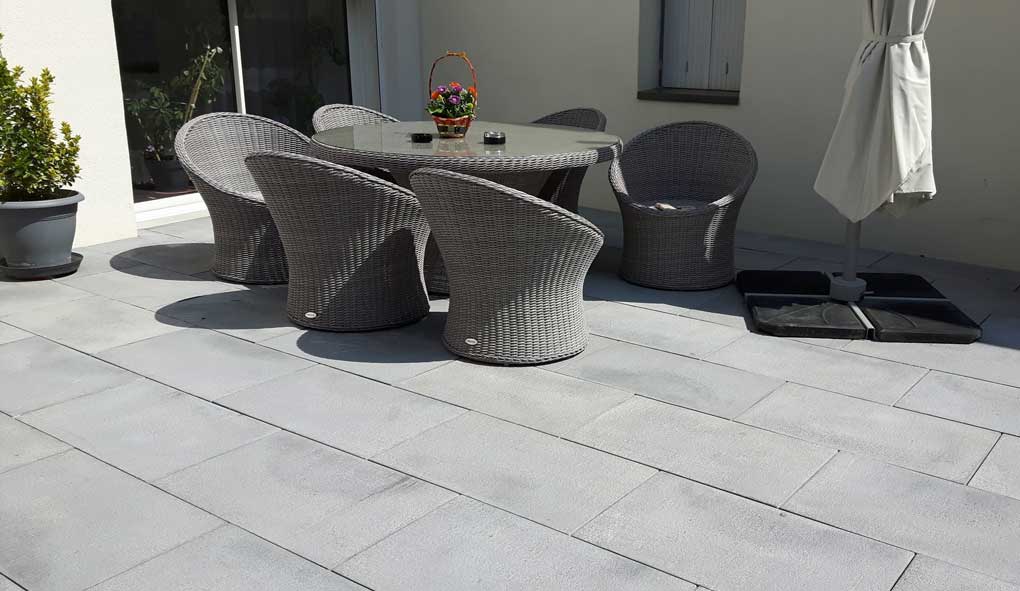 Terrasse en dalles de béton: Avantages, Types, Prix