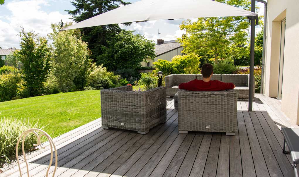 Terrasse sur terrain en pente