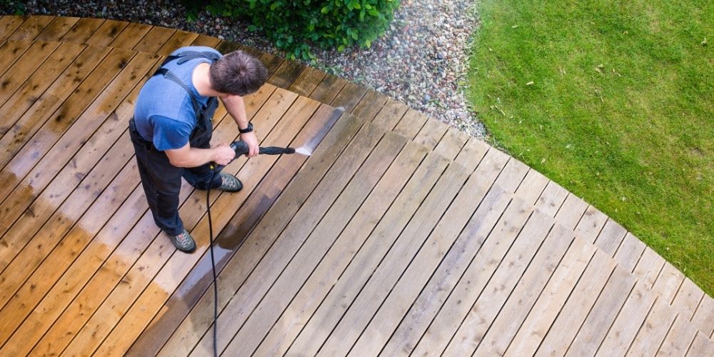 Comment entretenir une terrasse en bois?