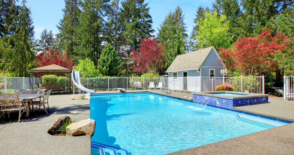 Avantages du béton désactivé pour piscine