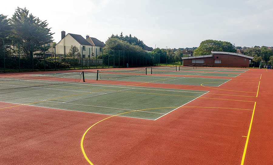Béton poreux tennis: les avantages d’un court moderne!