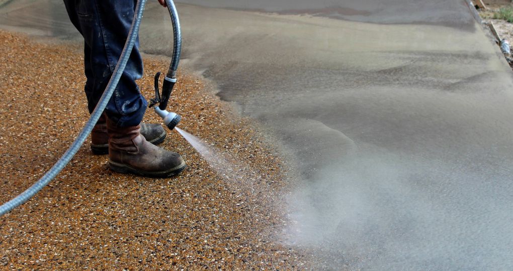 Comment nettoyer le béton lavé